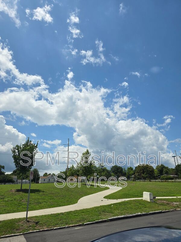 Downtown Wilmington -  Within 0.5 miles of Bowstring Bar & Live Music, Wandering Cone Creamery, and more property image