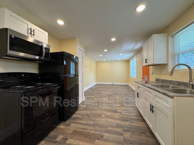 Downtown Wilmington -  Nestled just 1.5 miles from Pho Cafe, Whiskey Trail Midtown, and More property image