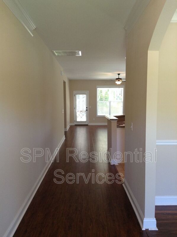 5 Bedroom and 3.5 Bathrooms in Quiet neighborhood Hampstead property image