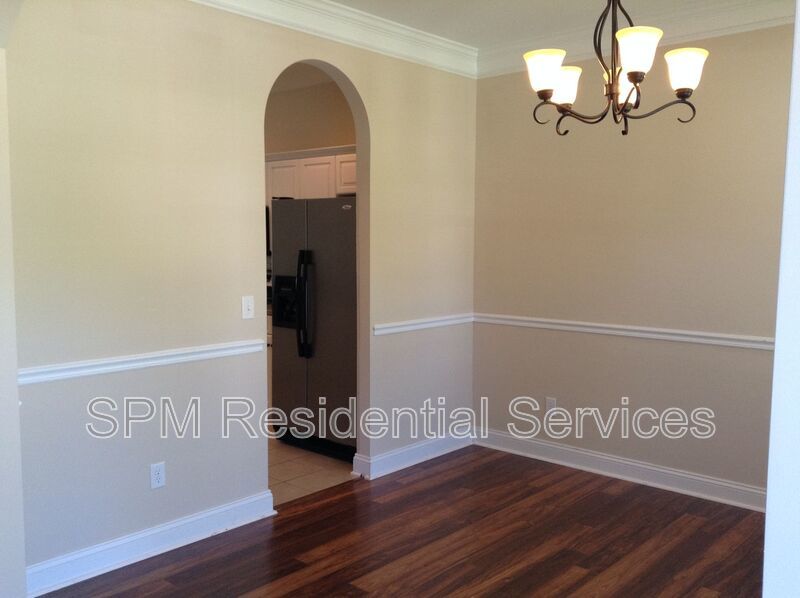 5 Bedroom and 3.5 Bathrooms in Quiet neighborhood Hampstead property image
