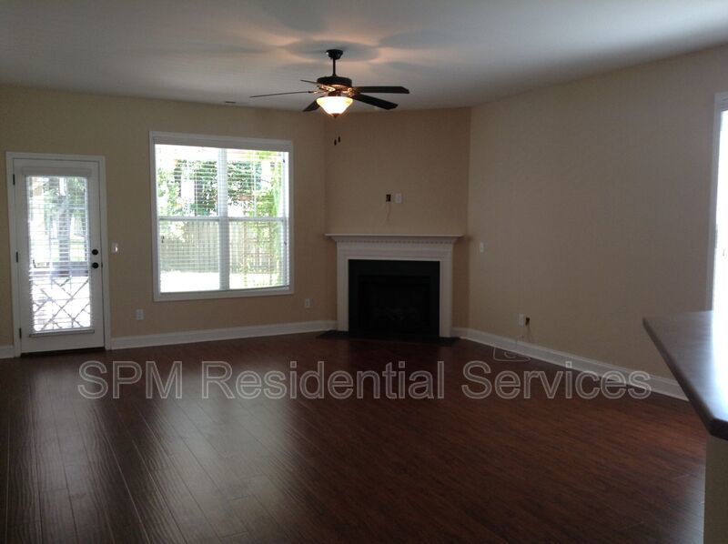 5 Bedroom and 3.5 Bathrooms in Quiet neighborhood Hampstead property image