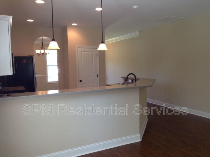 5 Bedroom and 3.5 Bathrooms in Quiet neighborhood Hampstead property image