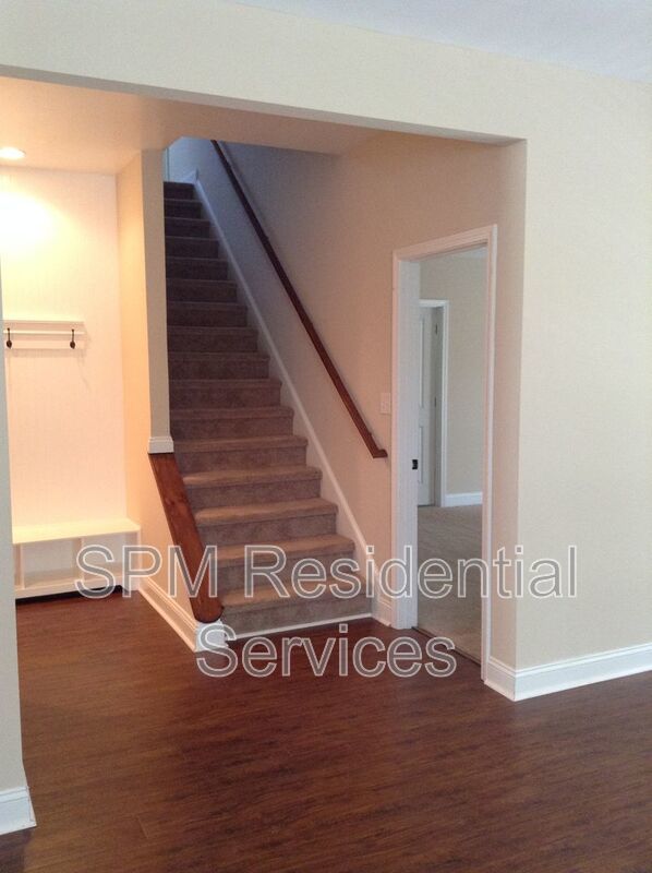 5 Bedroom and 3.5 Bathrooms in Quiet neighborhood Hampstead property image