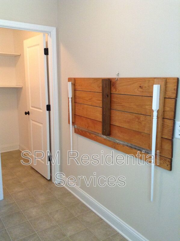 5 Bedroom and 3.5 Bathrooms in Quiet neighborhood Hampstead property image