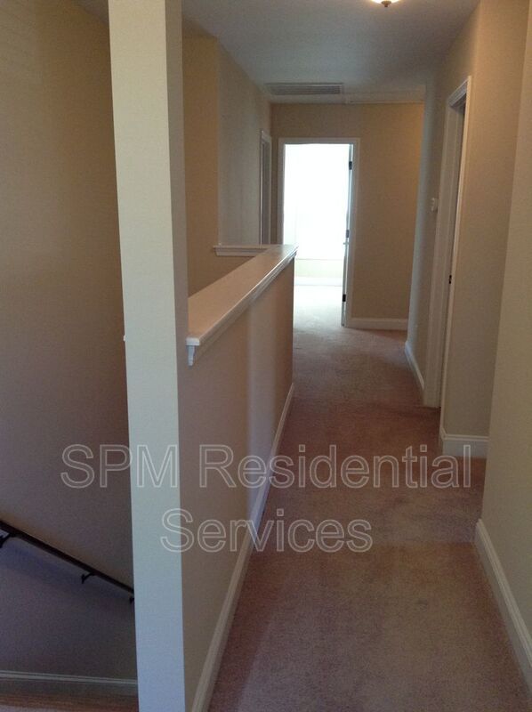 5 Bedroom and 3.5 Bathrooms in Quiet neighborhood Hampstead property image