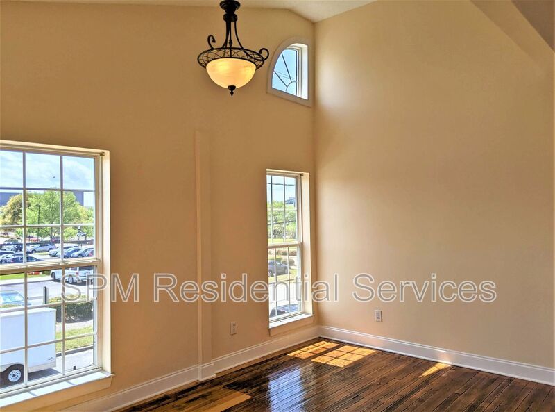 Downtown Gem - Lots of Natural Light in Historic District property image