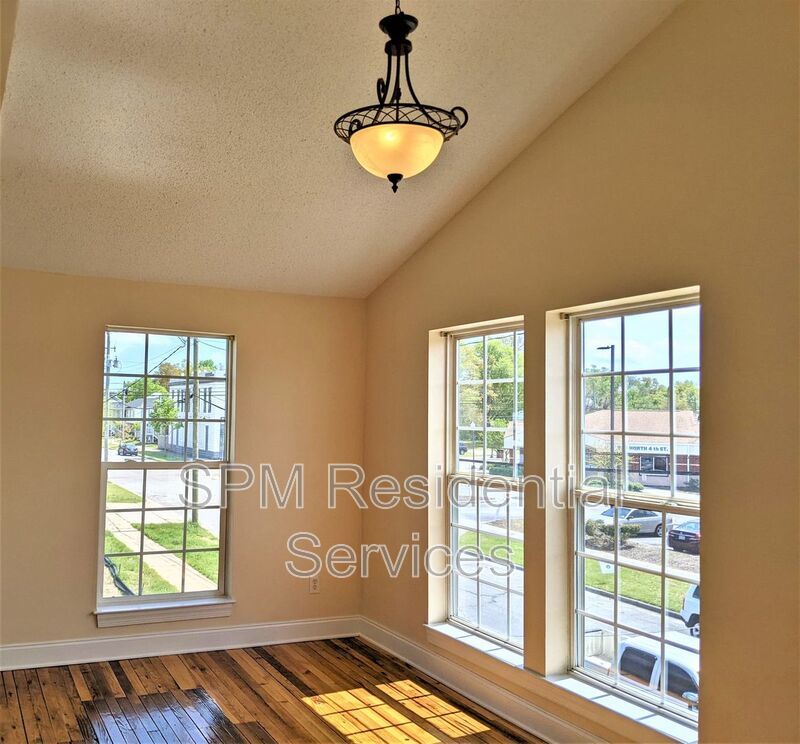 Downtown Gem - Lots of Natural Light in Historic District property image