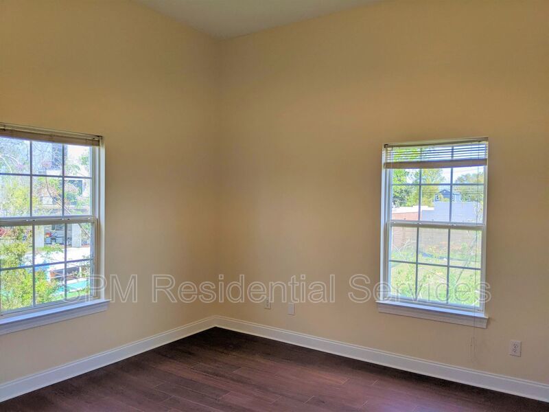 Downtown Gem - Lots of Natural Light in Historic District property image