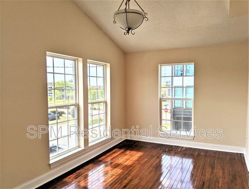 Historic Downtown - Spacious and Beautifully Appointed property image