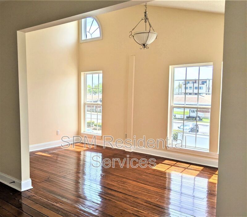 Historic Downtown - Spacious and Beautifully Appointed property image