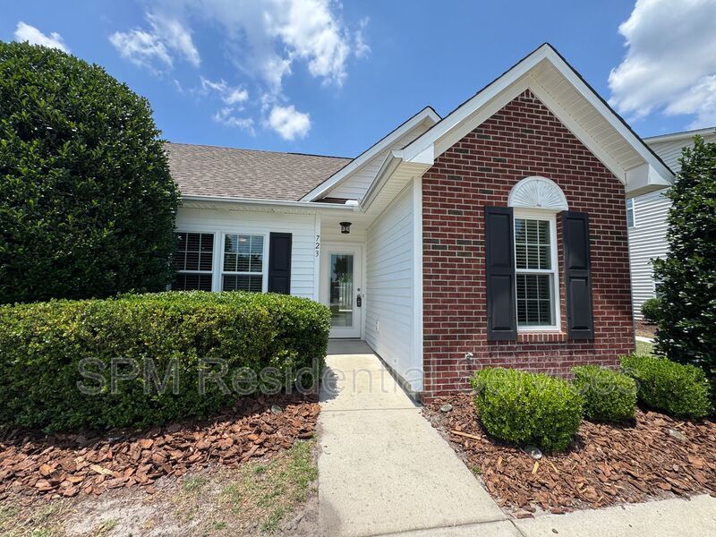 Suncoast - Community Pool, Fenced in Back Patio, Washer & Dryer Included property image