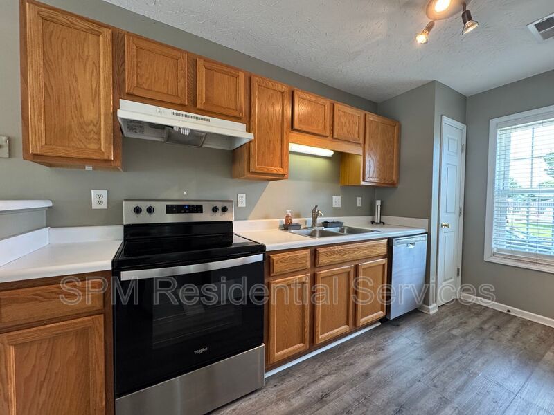 Suncoast - Community Pool, Fenced in Back Patio, Washer & Dryer Included property image