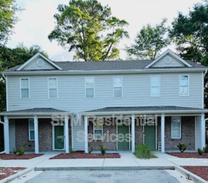 Perfect location for a 2 bedroom townhouse with private baths property image