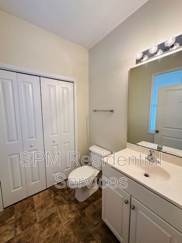 Perfect location for a 2 bedroom townhouse with private baths property image