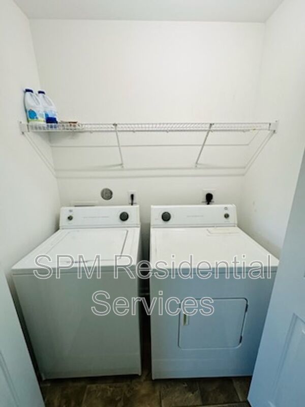 Perfect location for a 2 bedroom townhouse with private baths property image
