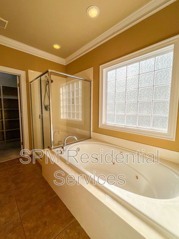 Custom built house in Pool Community property image