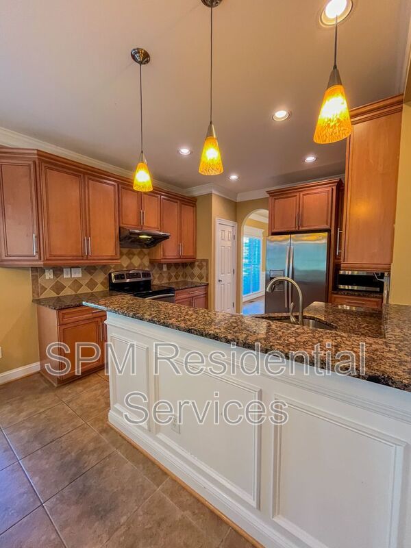Custom built house in Pool Community property image
