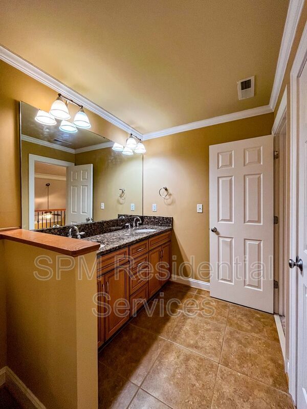 Custom built house in Pool Community property image
