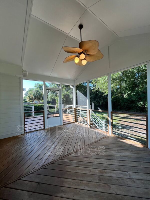 Custom built house in Pool Community property image