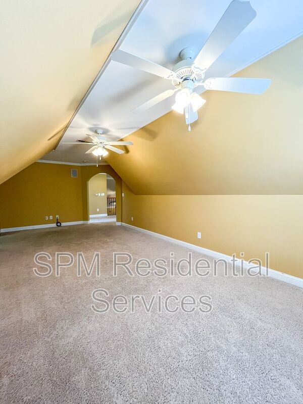 Custom built house in Pool Community property image