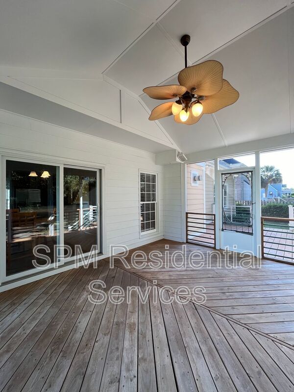 Custom built house in Pool Community property image