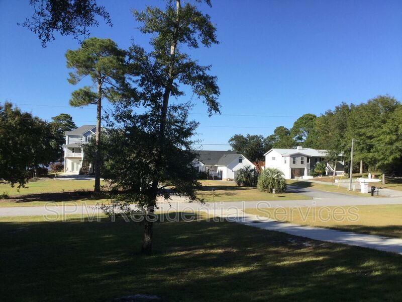 3 Bedroom in Quiet Neighborhood in Sneads Ferry, Community Dock and Playground property image