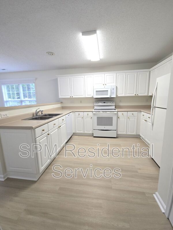 Beautifully renovated home centrally located mid-town near shopping and restaurants. property image