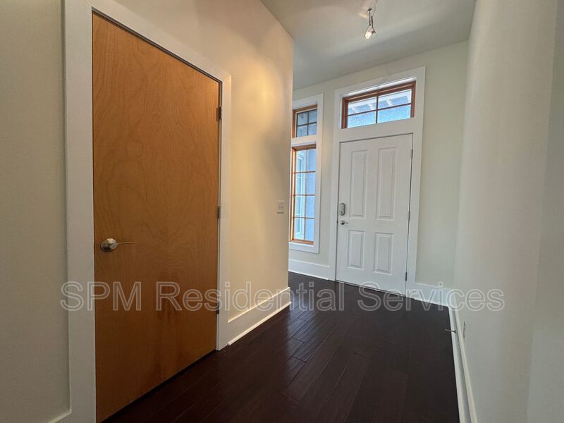 Downtown Wilmington - Within Walking Distance of Riverwalk, Gated Community, Washer & Dryer Included property image