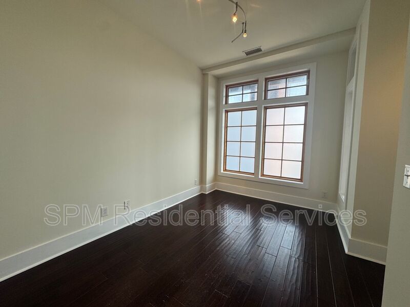 Downtown Wilmington - Within Walking Distance of Riverwalk, Gated Community, Washer & Dryer Included property image