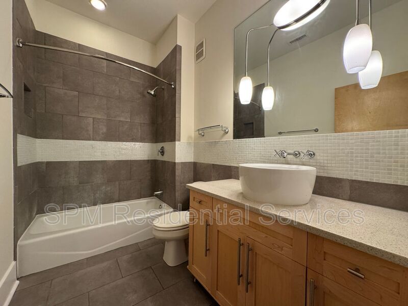 Downtown Wilmington - Within Walking Distance of Riverwalk, Gated Community, Washer & Dryer Included property image