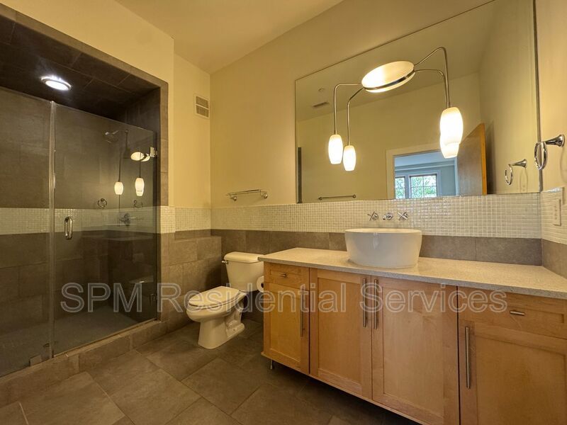 Downtown Wilmington - Within Walking Distance of Riverwalk, Gated Community, Washer & Dryer Included property image