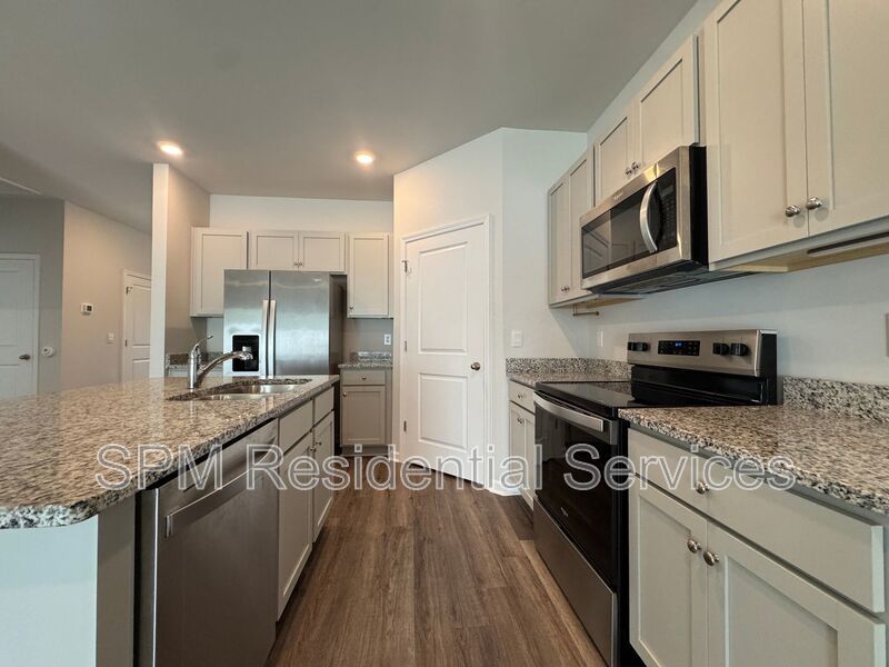 Grayson Park Duets - Community Pool, Washer & Dryer Included, Fenced in Backyard property image