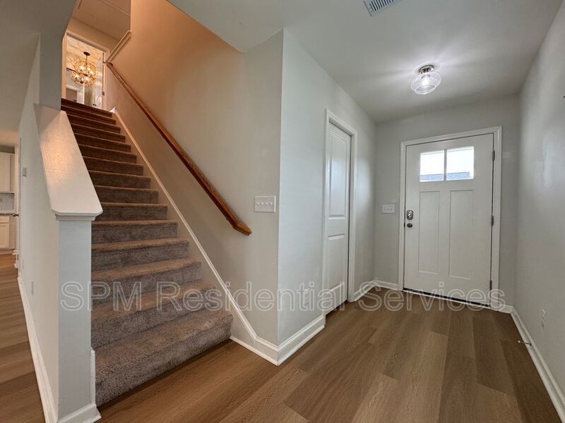 Brookfield Branch - Two Car Garage, Washer & Dryer Included, Covered back patio property image