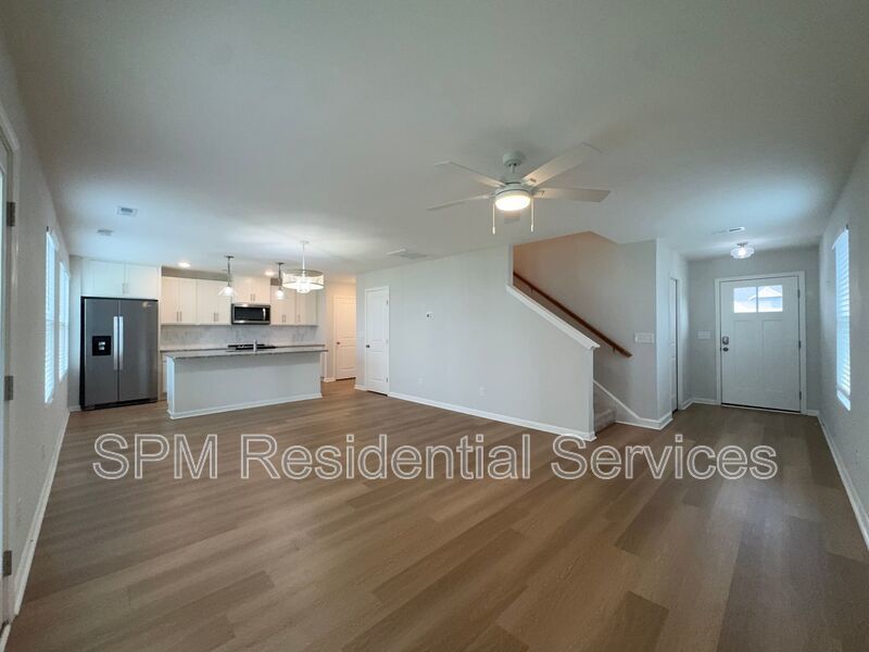 Brookfield Branch - Two Car Garage, Washer & Dryer Included, Covered back patio property image