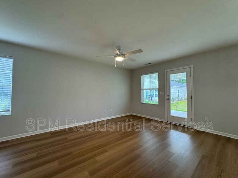 Brookfield Branch - Two Car Garage, Washer & Dryer Included, Covered back patio property image