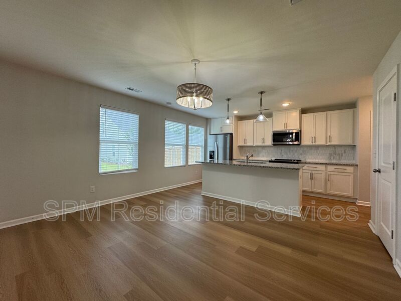 Brookfield Branch - Two Car Garage, Washer & Dryer Included, Covered back patio property image