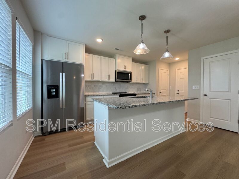 Brookfield Branch - Two Car Garage, Washer & Dryer Included, Covered back patio property image