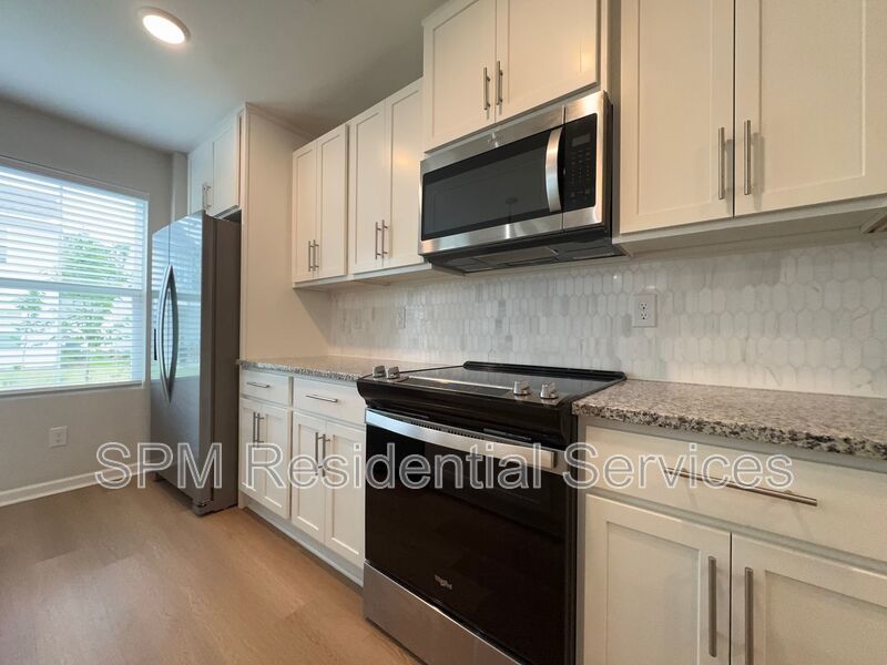 Brookfield Branch - Two Car Garage, Washer & Dryer Included, Covered back patio property image