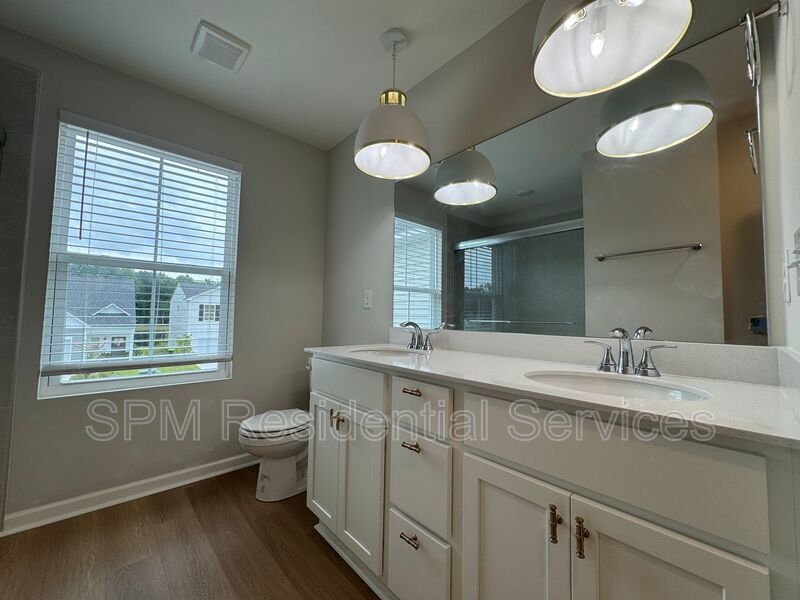 Brookfield Branch - Two Car Garage, Washer & Dryer Included, Covered back patio property image