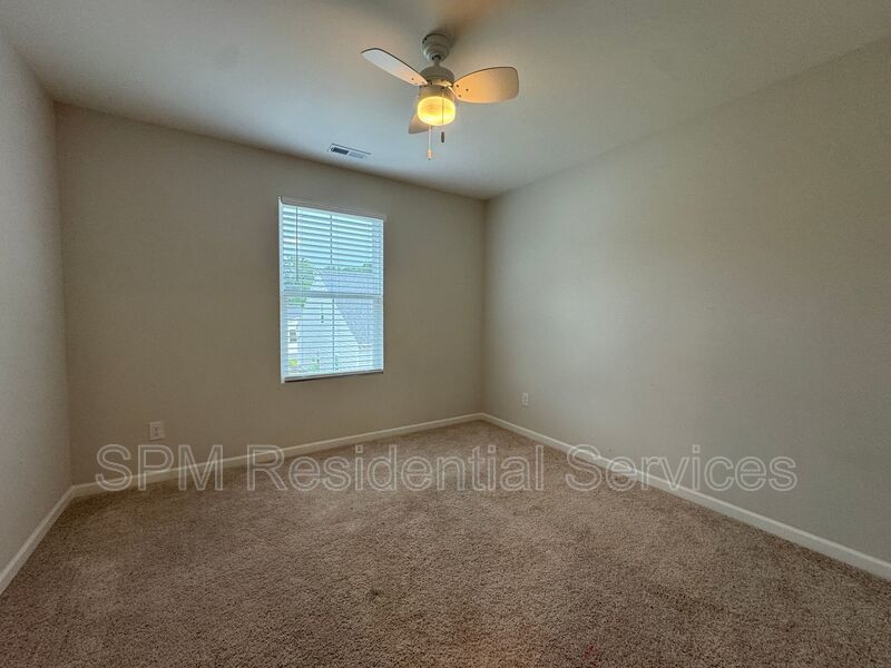 Brookfield Branch - Two Car Garage, Washer & Dryer Included, Covered back patio property image