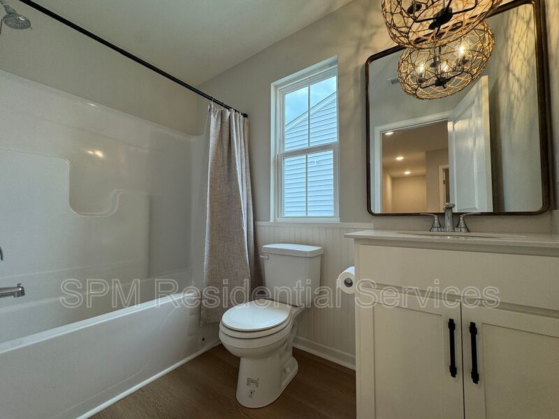 Brookfield Branch - Two Car Garage, Washer & Dryer Included, Covered back patio property image