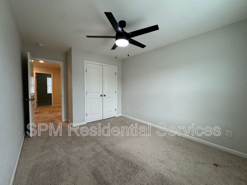 Brookfield Branch - Two Car Garage, Washer & Dryer Included, Covered back patio property image
