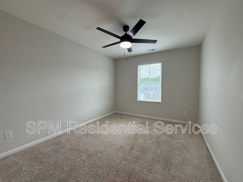 Brookfield Branch - Two Car Garage, Washer & Dryer Included, Covered back patio property image