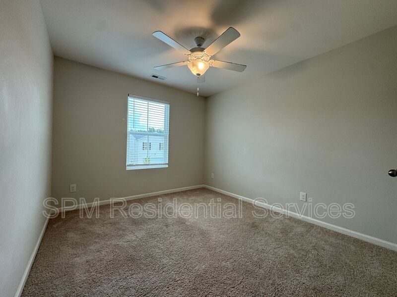 Brookfield Branch - Two Car Garage, Washer & Dryer Included, Covered back patio property image