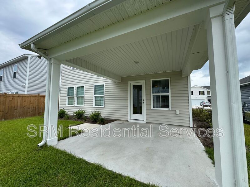 Brookfield Branch - Two Car Garage, Washer & Dryer Included, Covered back patio property image
