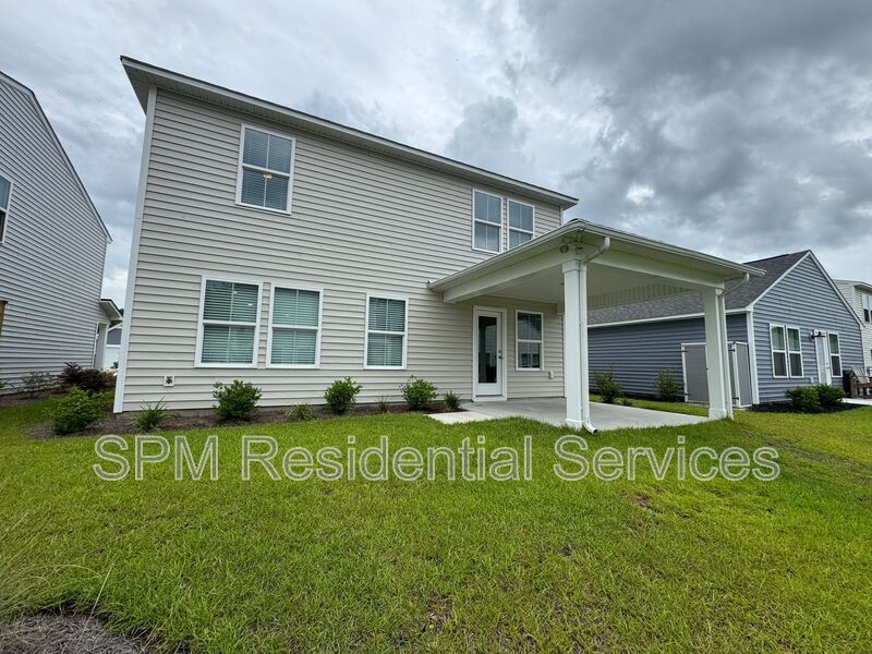 Brookfield Branch - Two Car Garage, Washer & Dryer Included, Covered back patio property image