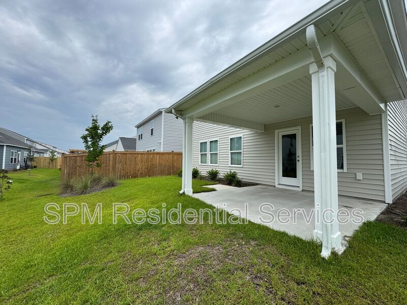 Brookfield Branch - Two Car Garage, Washer & Dryer Included, Covered back patio property image