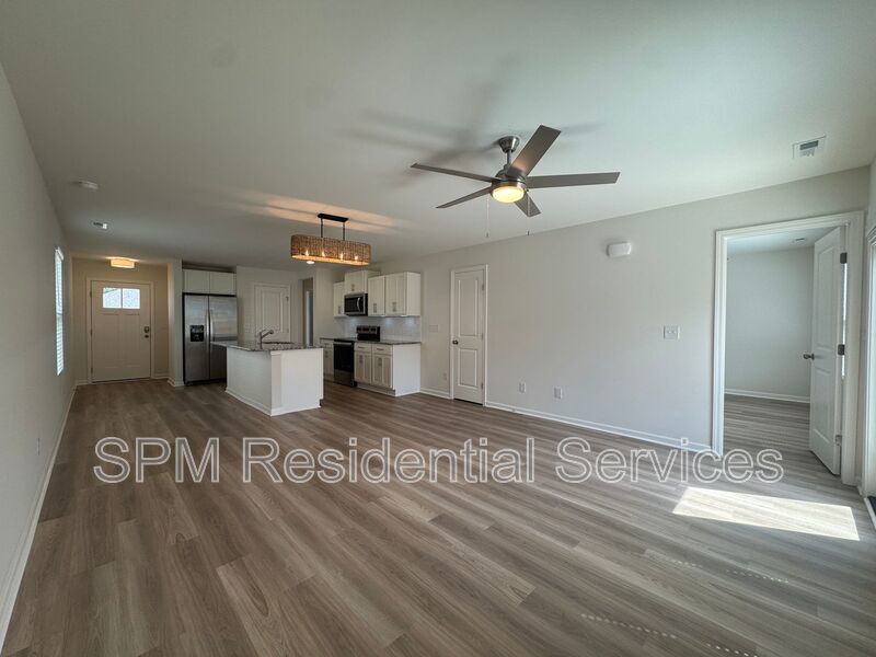 Brookfield Branch - Open Concept, Fenced in Backyard, Washer & Dryer Included property image