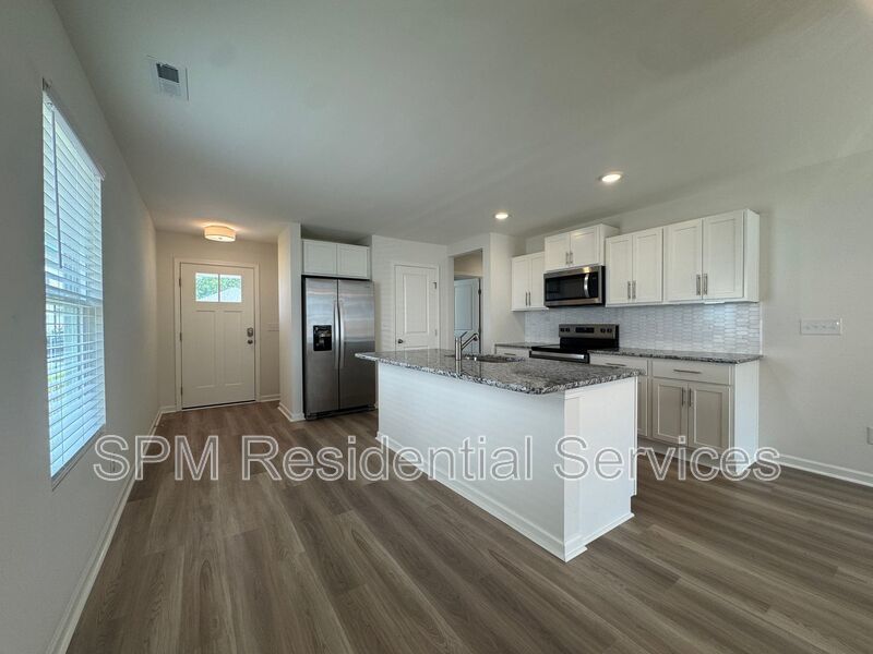 Brookfield Branch - Open Concept, Fenced in Backyard, Washer & Dryer Included property image