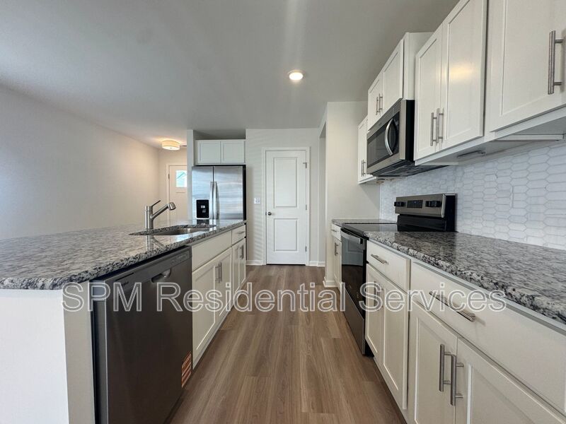 Brookfield Branch - Open Concept, Fenced in Backyard, Washer & Dryer Included property image